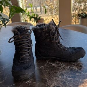 Columbia Black Quilted Winter Boots